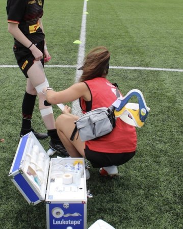 Unsere Physiotherapie-Studentin Maria Saile durfte die U18-Mädels der Rugby Europameisterschaft in Warschau unterstützen.