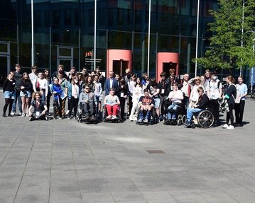 Eine Gruppe von 36 Schülerinnen und Schülern der Stephen-Hawking-Schule besuchte unsere Hochschule.