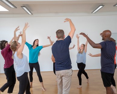 Praktische Übung Tanz- und Bewegungstherapie