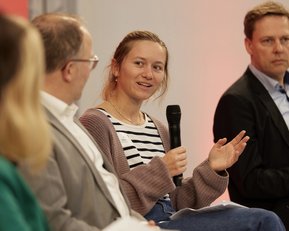 Alina Dieminger während der Panel Diskussion beim University Future Festival