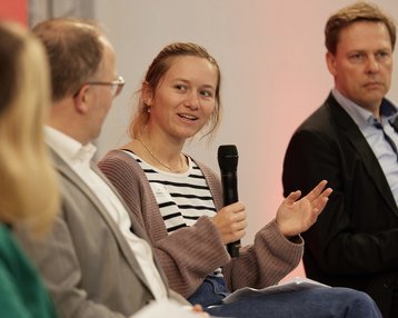 Alina Dieminger während der Panel Diskussion beim University Future Festival