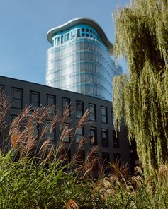Blick auf den Science Tower der SRH Hochschule Heidelberg