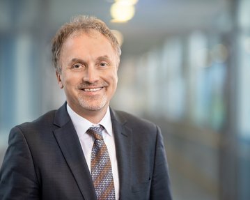 Dr. Uwe Leder ist Geschäftsführer mehrerer SRH Kliniken und Dozent im neuen MBA Medical Leadership und Strategisches Management.